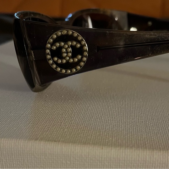 CHANEL 4017 Tortoise Pearl CC Sunglasses | 61□17 | $295 - Picture 2 of 12